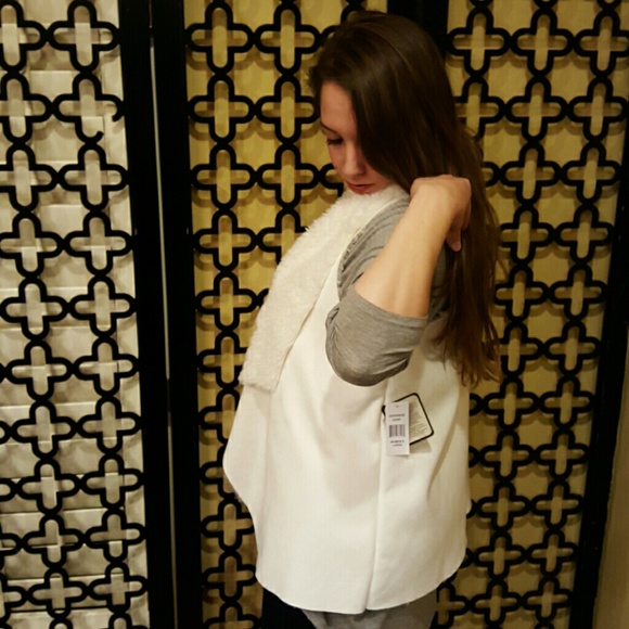 NWOT.  Rare  WHITE  FAUX FUR SHEARLING  VEST - Picture 2 of 6