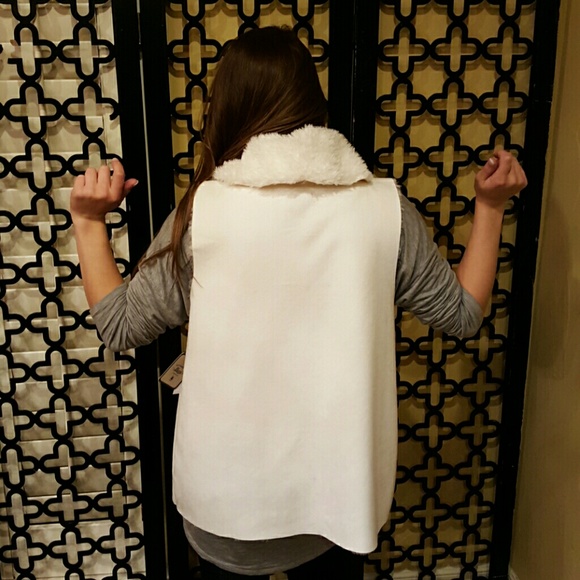 NWOT.  Rare  WHITE  FAUX FUR SHEARLING  VEST - Picture 3 of 6