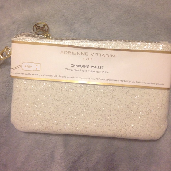 Adrienne Vittadini Handbags - Adrienne Vittadini Charging Wallet/Wristlet
