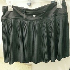 Lululemon black Pleat to Street II running skirt