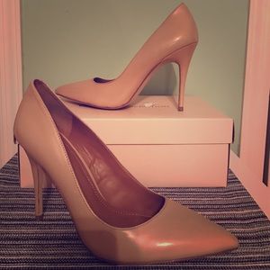 Like New Nude BCBG Generation Pumps