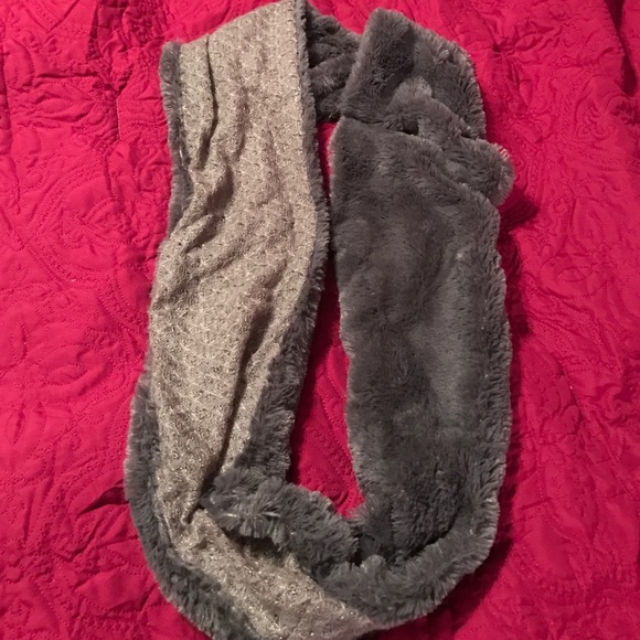 Accessories - Gray super soft scarf!!