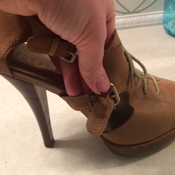 BCBGirls lace up heels 👠 - Picture 5 of 6