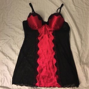 Red and black short nightgown