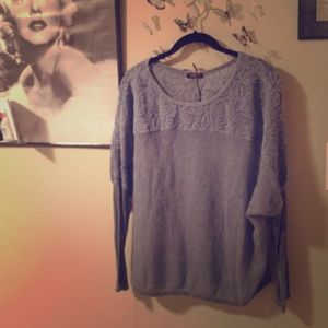 Beautiful sweater perfect for the holidays