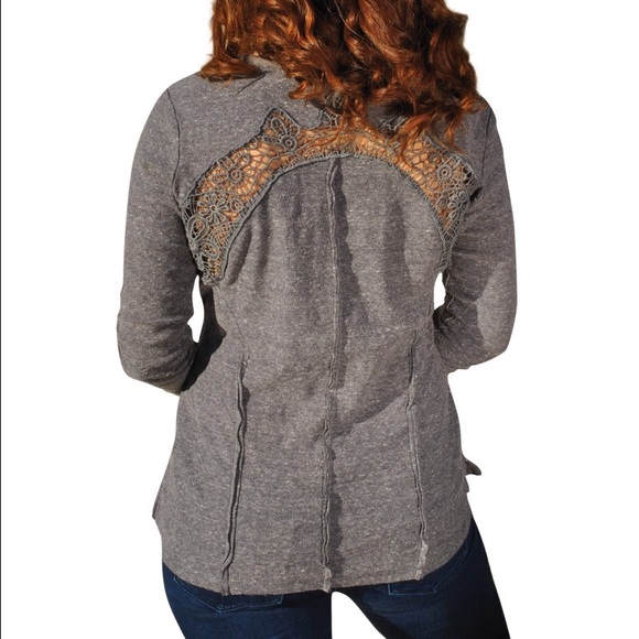 🔴 NEW GRAY TOP WITH LACE DETAILS - Picture 2 of 2