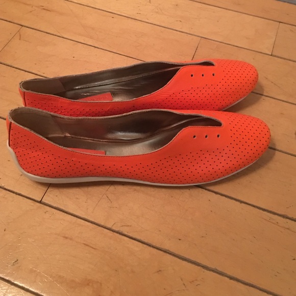 Flats - Picture 2 of 4