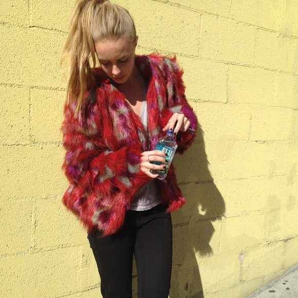 Fun faux fur jacket - Picture 4 of 7