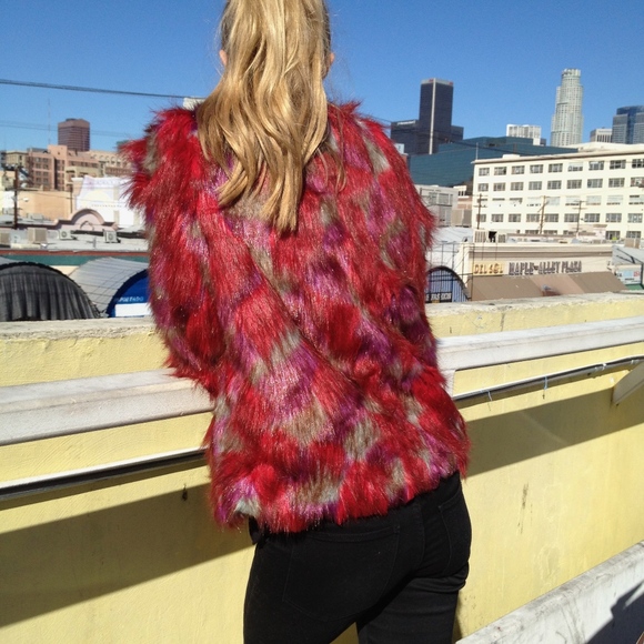 Fun faux fur jacket - Picture 3 of 7