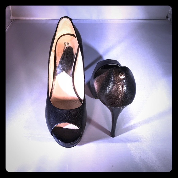 Michael Kors pump