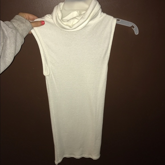 White sleeveless turtleneck