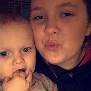 Meet your Posher, Larissa