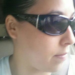 Meet your Posher, Alicia