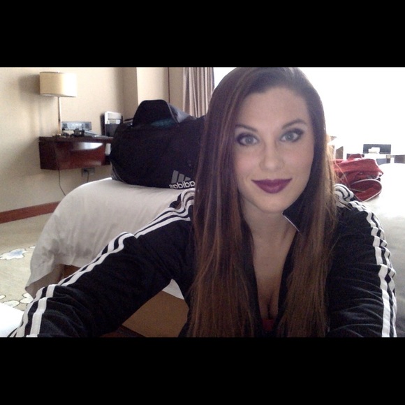 Meet your Posher, Holly - Picture 2 of 7