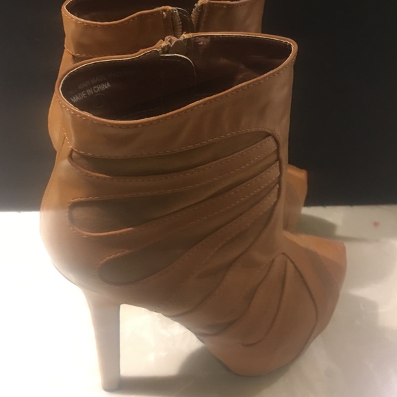 Platform booties - Picture 2 of 4