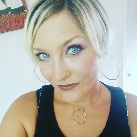 Meet your Posher, Alicia