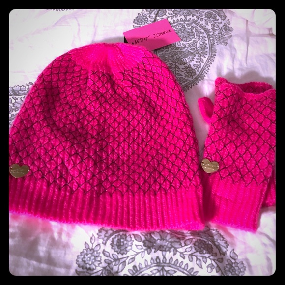 Betsey Johnson beanie and mitten set