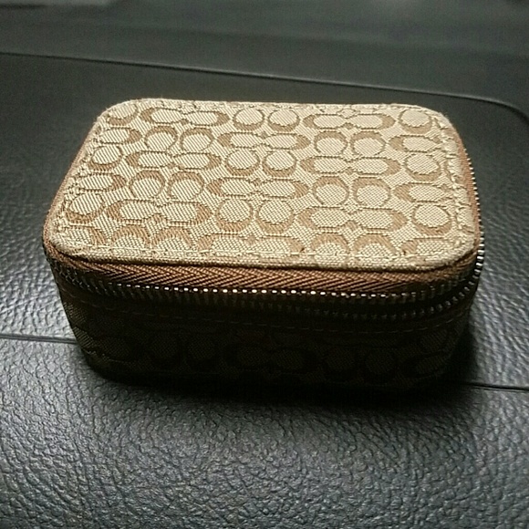 Coach signature small case