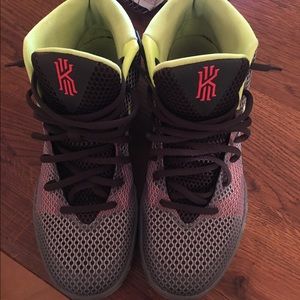 Kyrie 1