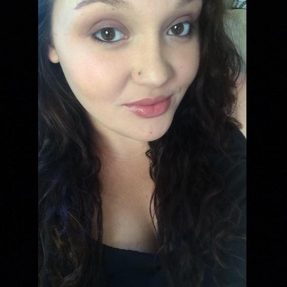 Meet your Posher, Danielle - Picture 1 of 1