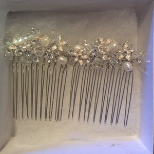 Beautiful pearl and rhinestone hair combs