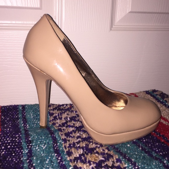 Madden Girl nude pumps