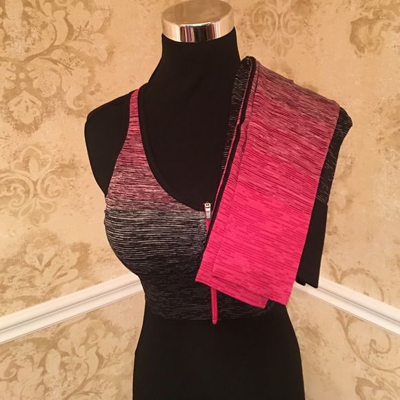 🚨Sold out🚨Electric yoga zip sports bra❄️ - Picture 3 of 3