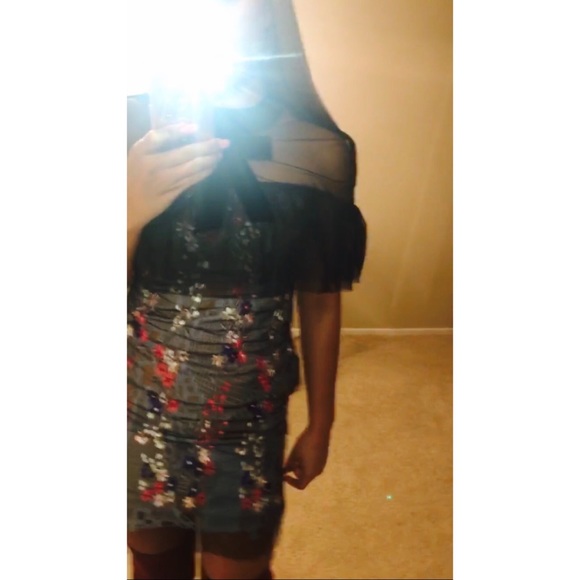 Embroidered dress - Picture 2 of 3