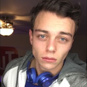 Meet your Posher, Dennis