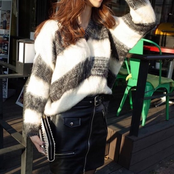 🚨SALE🚨Black & White Stripe fluffy warm sweater - Picture 4 of 5