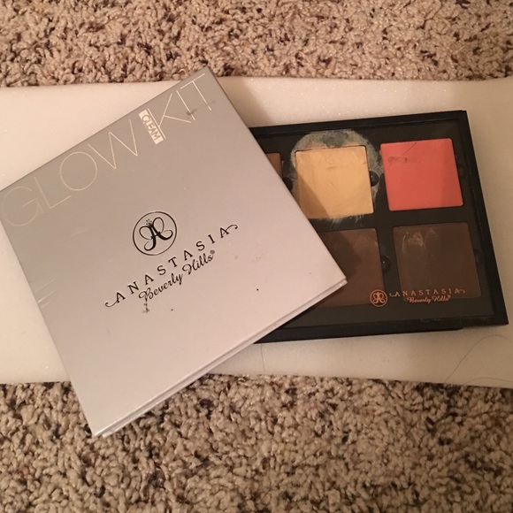 Anastasia Beverly Hills glow kit+ contour kit