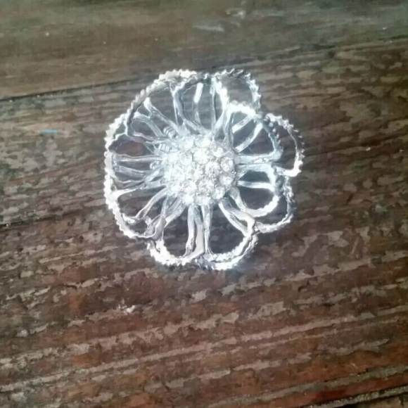 Flower Ring - Picture 3 of 3