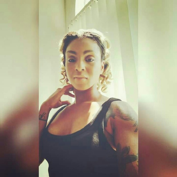 Meet your Posher, Latosha - Picture 3 of 3