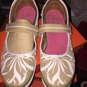 Nike Mary's