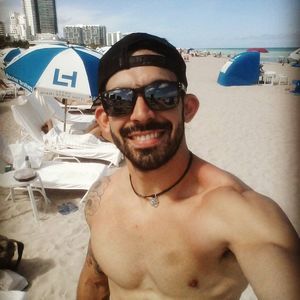 Meet your Posher, Simón