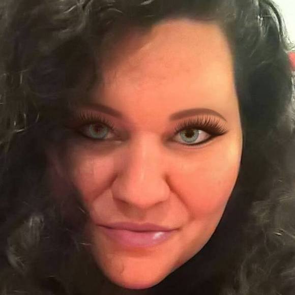 Meet your Posher, Lindsey - Picture 2 of 2