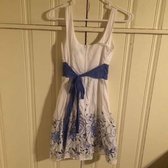❌🚫SOLD🚫❌NWOT Junior's City Triangle Dress - Picture 2 of 2