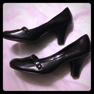 Vintage Black Heels with button💕💕💕