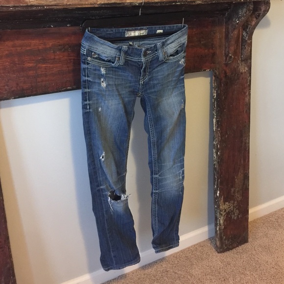 BKE straight legged distressed jeans