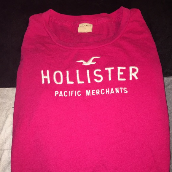 Very cute pink Hollister shirt 👚
