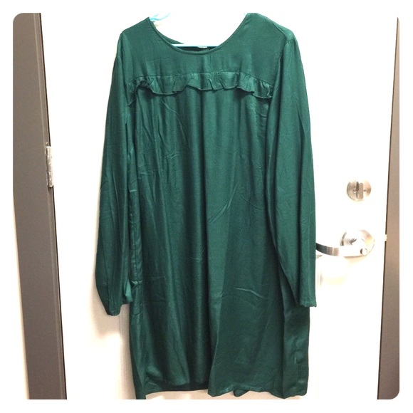 Old Navy kelly green long sleeve dress with ruffle
