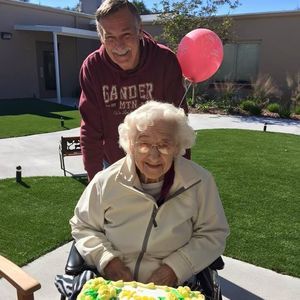 Meet your Posher, Joedee