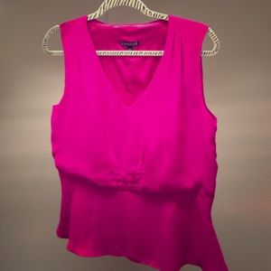 🎉REDUCED Fuchsia peplum top from Express