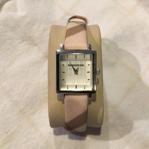 Burberry plaid watch!
