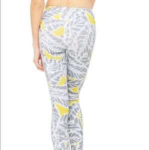 Size small Alo ankle length leggings