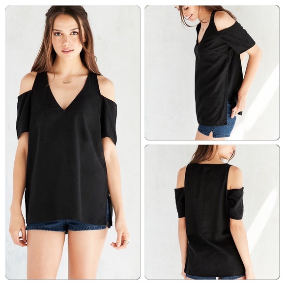Urban Outfitters Tops - Urban outfitters blouse XS
