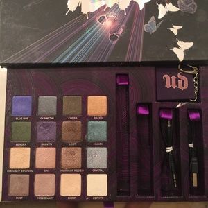 Urban Decay Book of Shadows Vol. 4