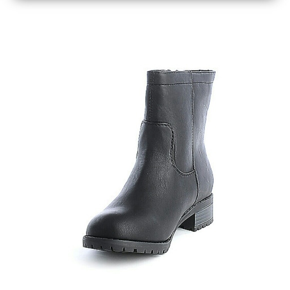 LAST PAIR! 7/7.5 Adorable Black Low Heel Booties - Picture 3 of 4