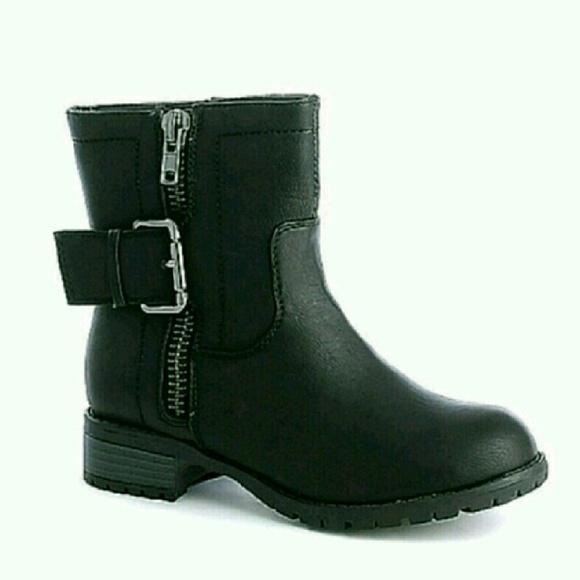 LAST PAIR! 7/7.5 Adorable Black Low Heel Booties - Picture 4 of 4