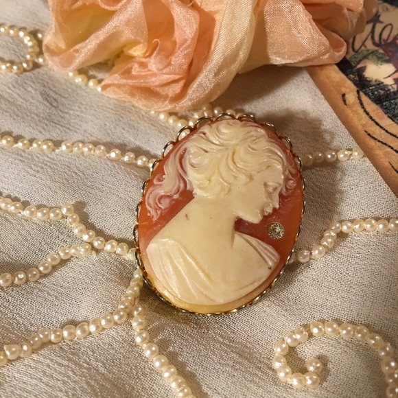 Vintage cameo pin